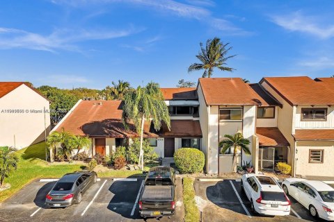 Снять в аренду таунхаус в Дания-Бич, Флорида 2 спальни, 120.03м2, № 1967526 - фото 18