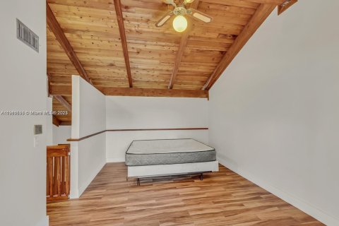 Снять в аренду таунхаус в Дания-Бич, Флорида 2 спальни, 120.03м2, № 1967526 - фото 11