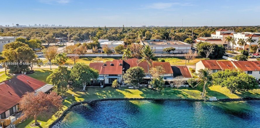 Таунхаус в Дания-Бич, Флорида 2 спальни, 120.03м2 № 1967526