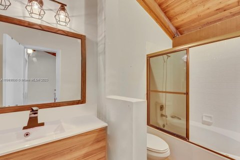 Снять в аренду таунхаус в Дания-Бич, Флорида 2 спальни, 120.03м2, № 1967526 - фото 12