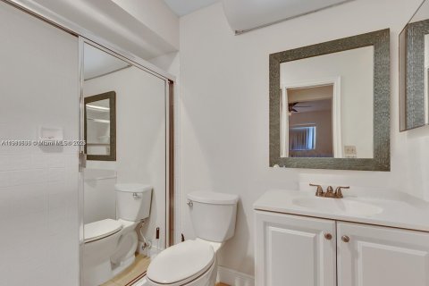 Снять в аренду таунхаус в Дания-Бич, Флорида 2 спальни, 120.03м2, № 1967526 - фото 16