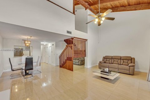 Снять в аренду таунхаус в Дания-Бич, Флорида 2 спальни, 120.03м2, № 1967526 - фото 15