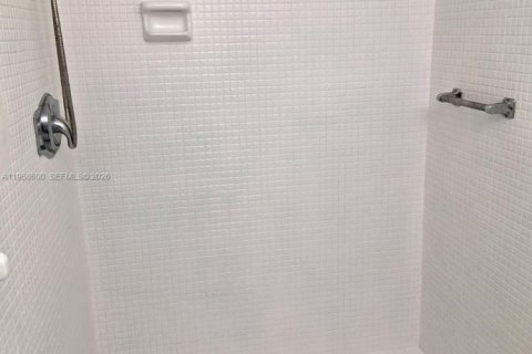 Condominio en alquiler en Miami, Florida, 2 dormitorios, 93.65 m2 № 2031858 - foto 21