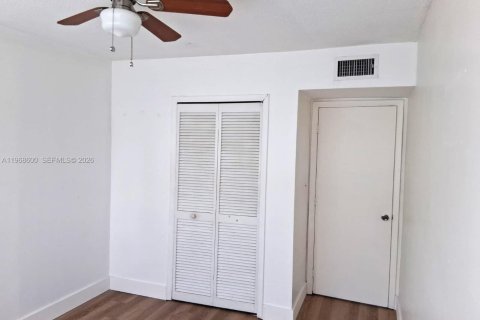 Condominio en alquiler en Miami, Florida, 2 dormitorios, 93.65 m2 № 2031858 - foto 13