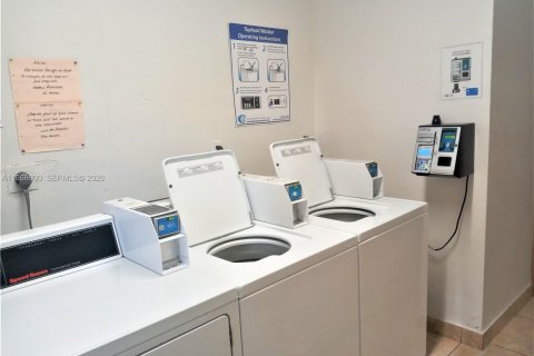 Condominio en alquiler en Miami, Florida, 2 dormitorios, 93.65 m2 № 2031858 - foto 28