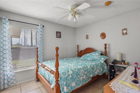 House in Orlando, Florida 3 bedrooms, 137.03 sq.m. № 2222075 - photo 16