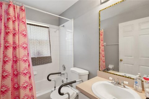 House in Orlando, Florida 3 bedrooms, 137.03 sq.m. № 2222075 - photo 15