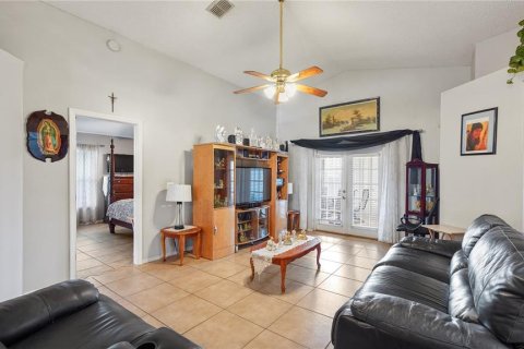 House in Orlando, Florida 3 bedrooms, 137.03 sq.m. № 2222075 - photo 6