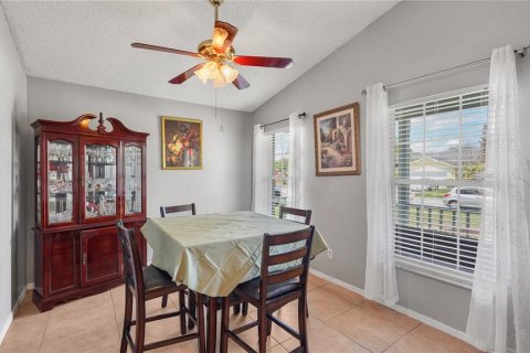 House in Orlando, Florida 3 bedrooms, 137.03 sq.m. № 2222075 - photo 9