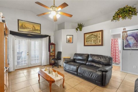 House in Orlando, Florida 3 bedrooms, 137.03 sq.m. № 2222075 - photo 7
