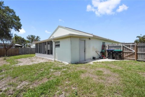 House in Orlando, Florida 3 bedrooms, 137.03 sq.m. № 2222075 - photo 22
