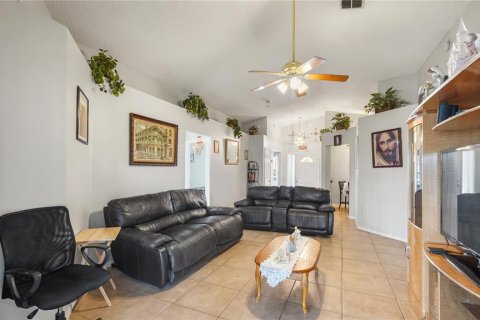 House in Orlando, Florida 3 bedrooms, 137.03 sq.m. № 2222075 - photo 5