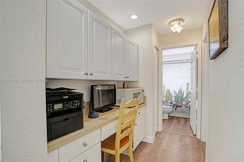 Townhouse in Miramar, Florida 3 bedrooms, 149.57 sq.m. № 2387931 - photo 20
