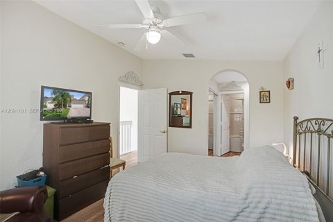 Townhouse in Miramar, Florida 3 bedrooms, 149.57 sq.m. № 2387931 - photo 24