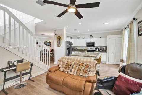 Townhouse in Miramar, Florida 3 bedrooms, 149.57 sq.m. № 2387931 - photo 12