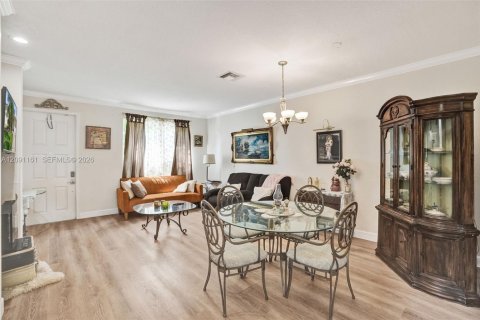 Townhouse in Miramar, Florida 3 bedrooms, 149.57 sq.m. № 2387931 - photo 5