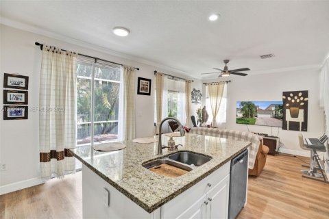 Townhouse in Miramar, Florida 3 bedrooms, 149.57 sq.m. № 2387931 - photo 13