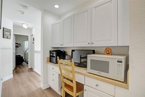 Townhouse in Miramar, Florida 3 bedrooms, 149.57 sq.m. № 2387931 - photo 21