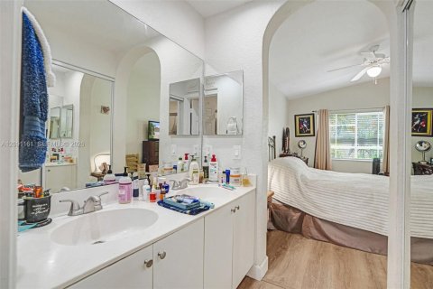 Townhouse in Miramar, Florida 3 bedrooms, 149.57 sq.m. № 2387931 - photo 26