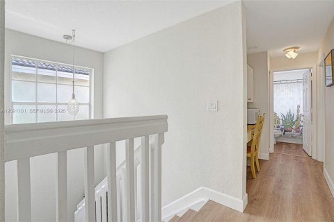 Townhouse in Miramar, Florida 3 bedrooms, 149.57 sq.m. № 2387931 - photo 19