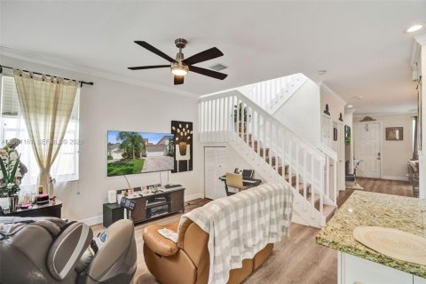 Townhouse in Miramar, Florida 3 bedrooms, 149.57 sq.m. № 2387931 - photo 17