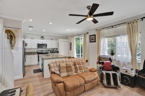 Townhouse in Miramar, Florida 3 bedrooms, 149.57 sq.m. № 2387931 - photo 11