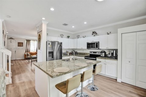 Townhouse in Miramar, Florida 3 bedrooms, 149.57 sq.m. № 2387931 - photo 15