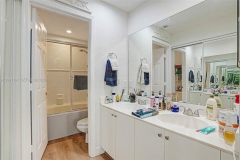 Townhouse in Miramar, Florida 3 bedrooms, 149.57 sq.m. № 2387931 - photo 27