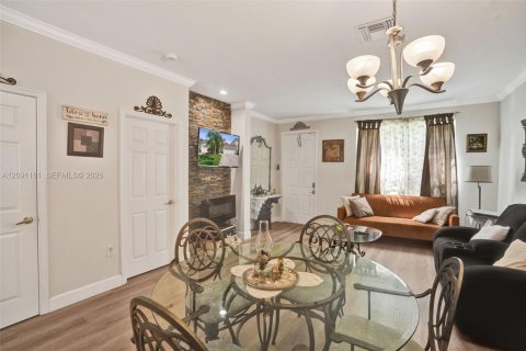 Townhouse in Miramar, Florida 3 bedrooms, 149.57 sq.m. № 2387931 - photo 7