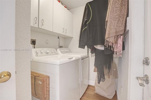 Townhouse in Miramar, Florida 3 bedrooms, 149.57 sq.m. № 2387931 - photo 8
