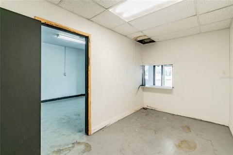 Commercial property in Tampa, Florida 622.45 sq.m. № 2204629 - photo 11