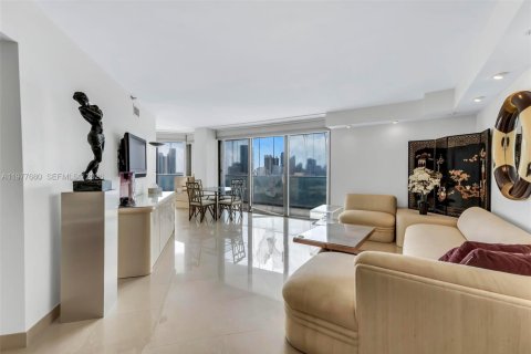 Condominio en Aventura, Florida, 2 dormitorios  № 2042384