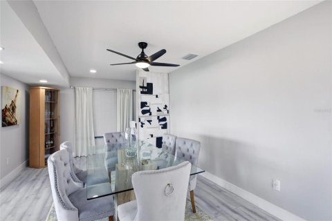 House in North Port, Florida 3 bedrooms, 137.03 sq.m. № 2133876 - photo 11