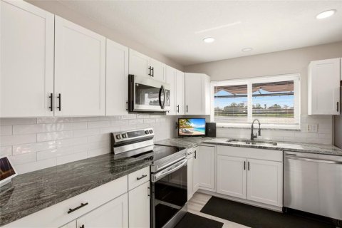 House in North Port, Florida 3 bedrooms, 137.03 sq.m. № 2133876 - photo 8