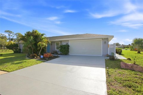 House in North Port, Florida 3 bedrooms, 137.03 sq.m. № 2133876 - photo 2