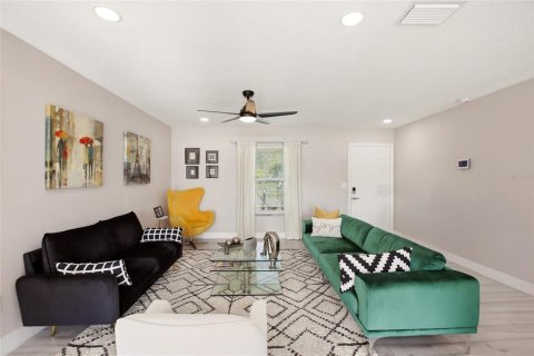House in North Port, Florida 3 bedrooms, 137.03 sq.m. № 2133876 - photo 5