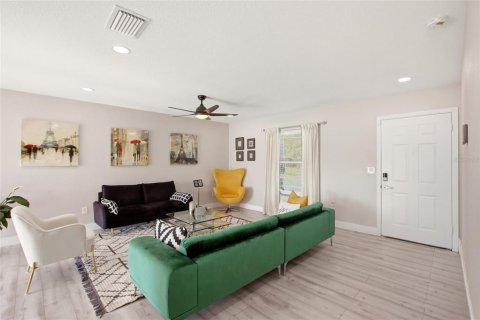 House in North Port, Florida 3 bedrooms, 137.03 sq.m. № 2133876 - photo 4