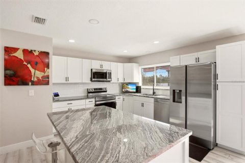 House in North Port, Florida 3 bedrooms, 137.03 sq.m. № 2133876 - photo 6