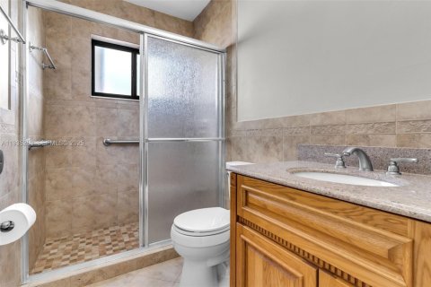 House in Miami, Florida 3 bedrooms, 129.32 sq.m. № 1993440 - photo 16