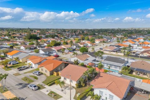 House in Miami, Florida 3 bedrooms, 129.32 sq.m. № 1993440 - photo 30