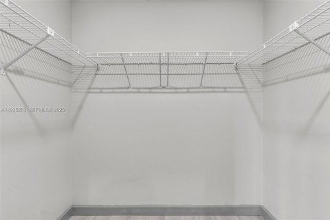 House in Miami, Florida 3 bedrooms, 129.32 sq.m. № 1993440 - photo 21