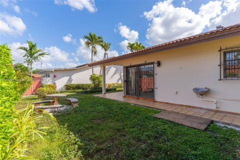 House in Miami, Florida 3 bedrooms, 129.32 sq.m. № 1993440 - photo 26