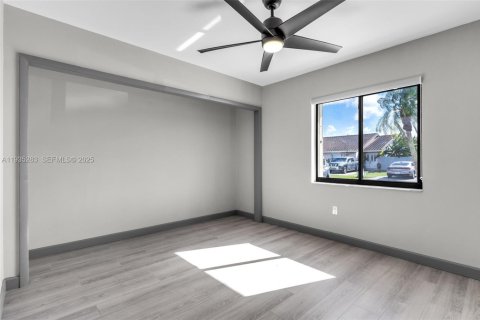 House in Miami, Florida 3 bedrooms, 129.32 sq.m. № 1993440 - photo 14