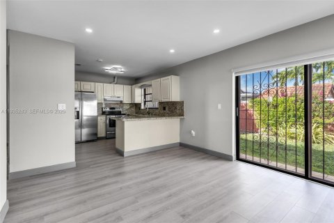 House in Miami, Florida 3 bedrooms, 129.32 sq.m. № 1993440 - photo 9