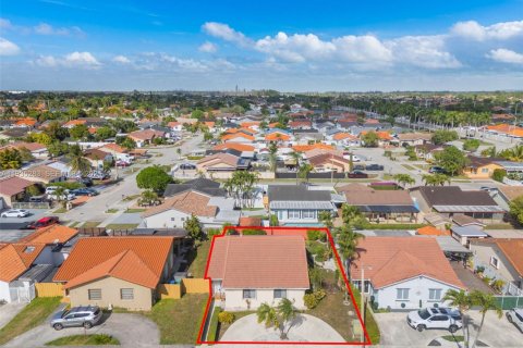 House in Miami, Florida 3 bedrooms, 129.32 sq.m. № 1993440 - photo 27