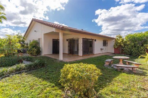 House in Miami, Florida 3 bedrooms, 129.32 sq.m. № 1993440 - photo 24