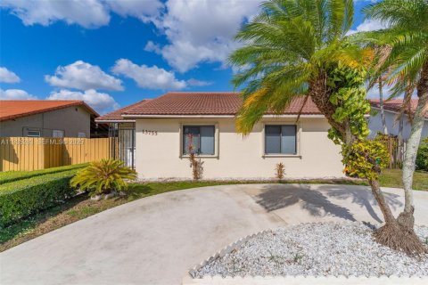 House in Miami, Florida 3 bedrooms, 129.32 sq.m. № 1993440