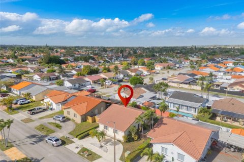 House in Miami, Florida 3 bedrooms, 129.32 sq.m. № 1993440 - photo 29