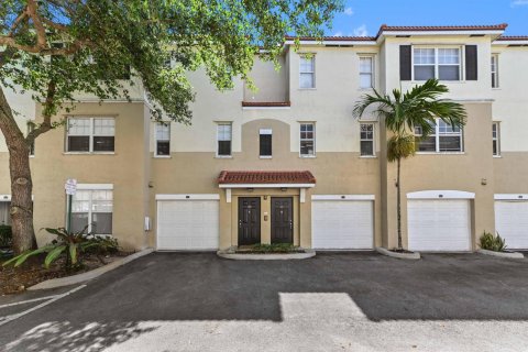 Condo in Coral Springs, Florida, 3 bedrooms  № 2342916