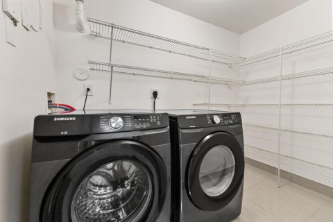 Купить кондоминиум в Корал-Спрингс, Флорида 6 комнат, 122.17м2, № 2342916 - фото 19